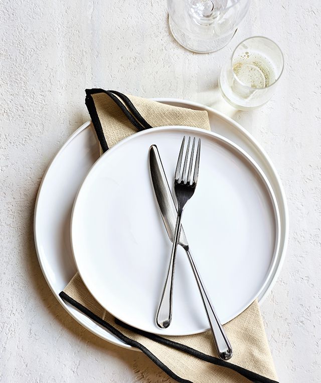 new: Tour dinnerware