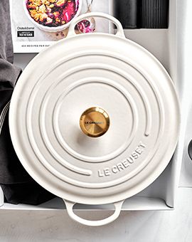 $160 off Le Creuset 7.5QT signature chefs oven‡