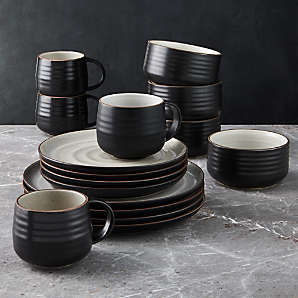 Black and clearance white plate set