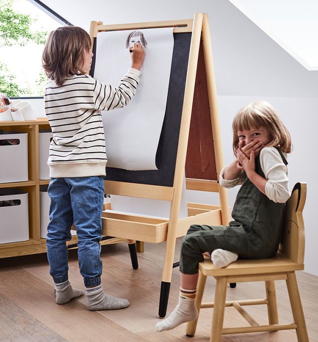 wooden art easel