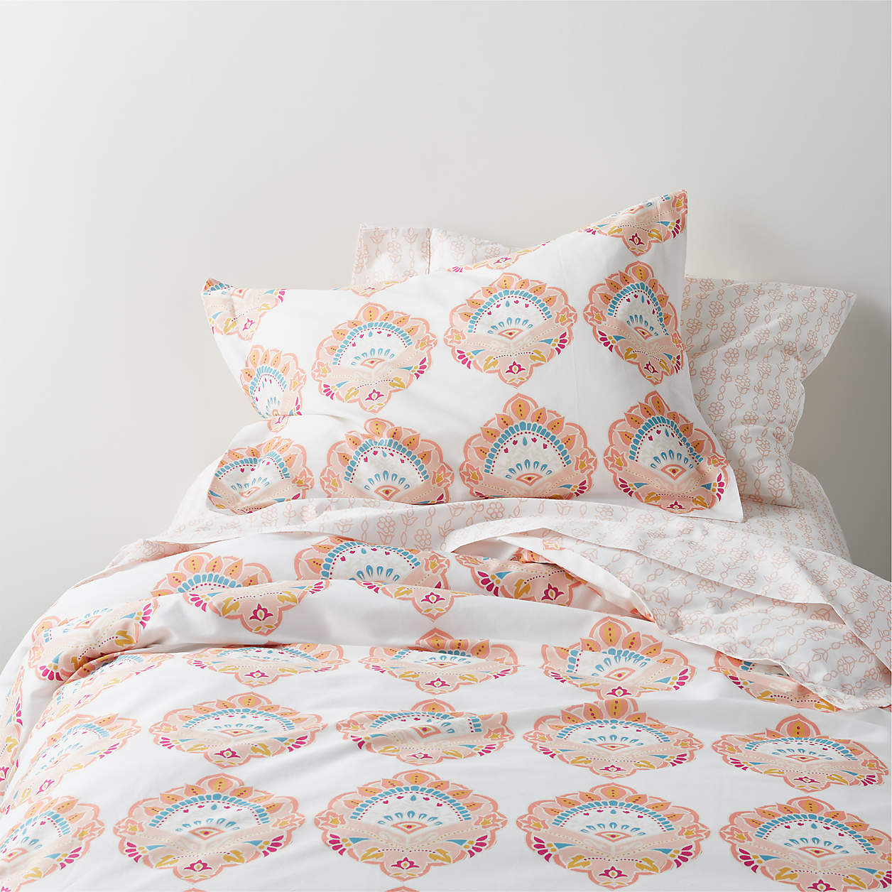 Alari Kids Organic Full/Queen Reversible Medallion Duvet Cover by John Robshaw Crate & Kids