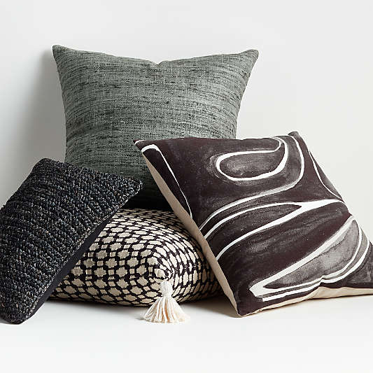 Alentsie Pillow Arrangement