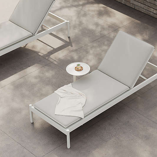 Neighbor ™ Aluminum 16" Putty Round Outdoor Side Table
