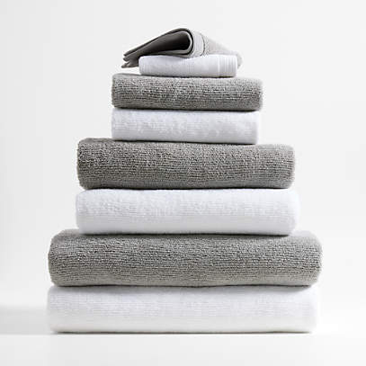 https://cb.scene7.com/is/image/Crate/AntimicrobialTowelsFSSS24/$web_pdp_main_carousel_low$/231011135707/antimicrobial-organic-cotton-bath-towels.jpg