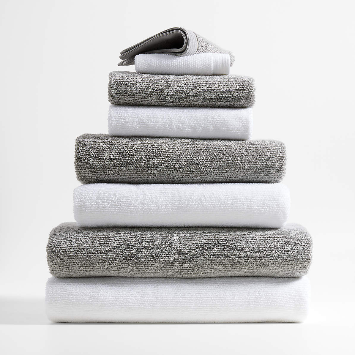 https://cb.scene7.com/is/image/Crate/AntimicrobialTowelsFSSS24/$web_pdp_main_carousel_zoom_med$/231011135707/antimicrobial-organic-cotton-bath-towels.jpg