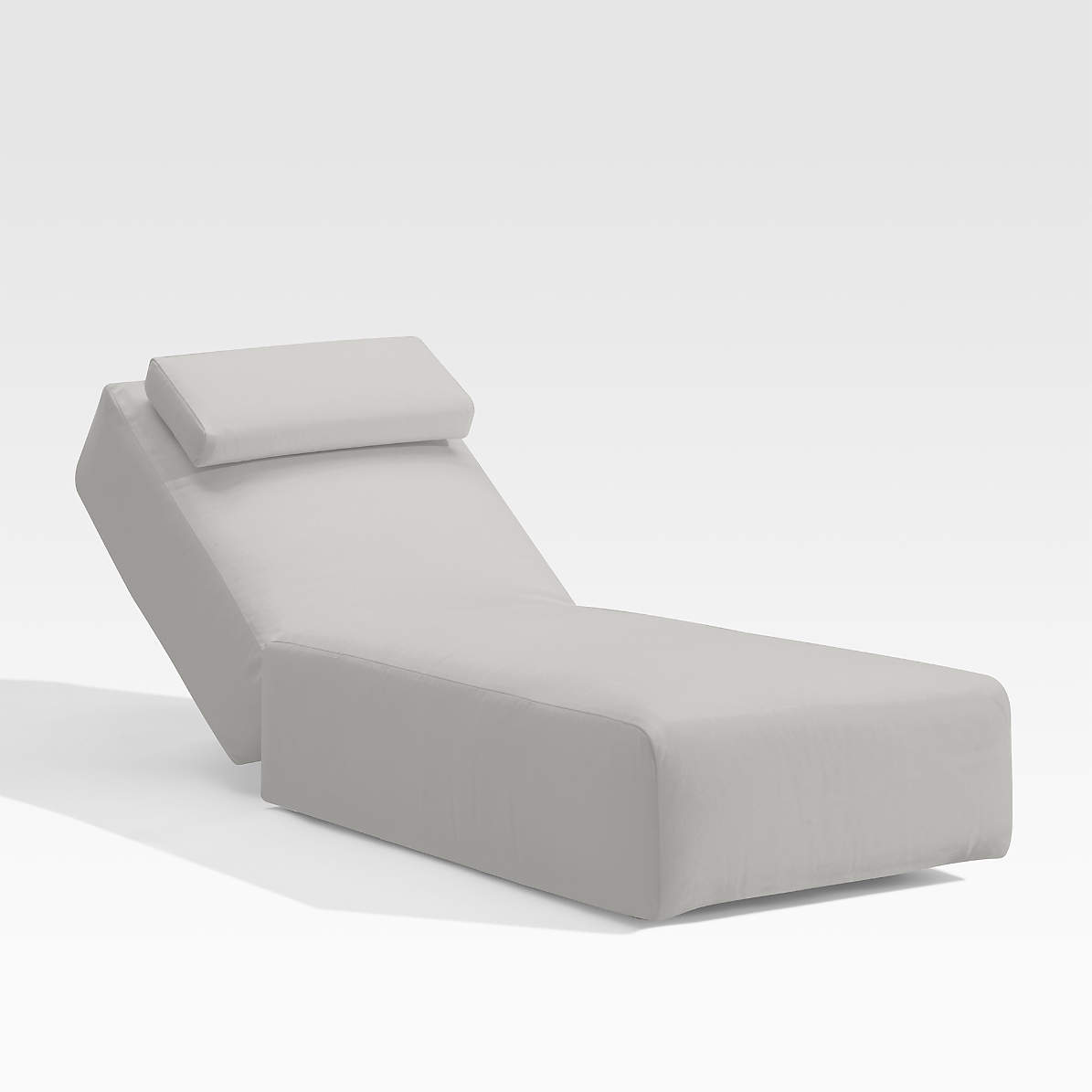 https://cb.scene7.com/is/image/Crate/AshoreChaiseLngCshSilver3QSSS23/$web_pdp_main_carousel_zoom_med$/230221164929/ashore-chaise-lounge-silver-grey-cushion.jpg