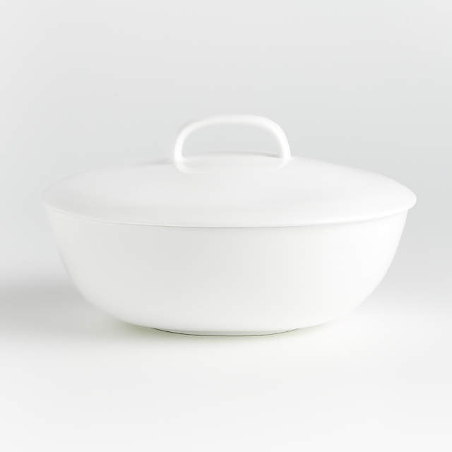 Serving plate outlet with lid