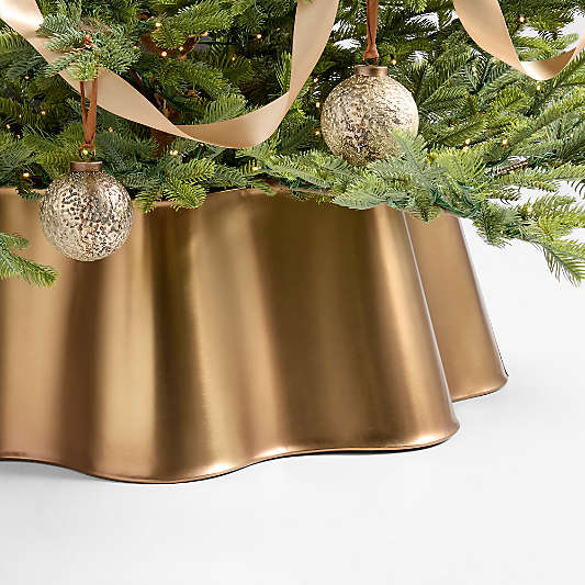 Brass Scalloped Christmas Tree Collar 31"