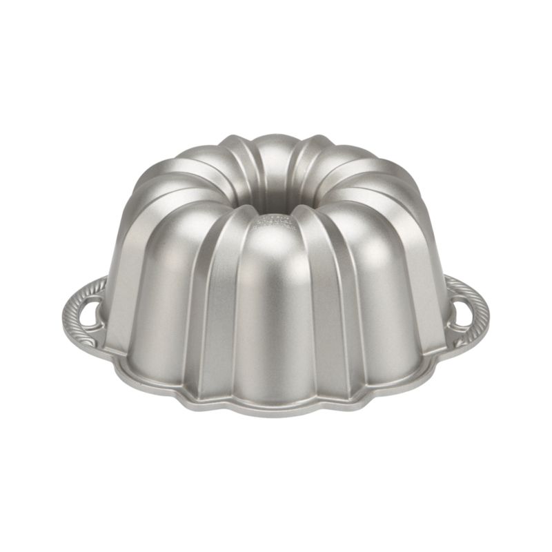 Nordic Ware ® Anniversary Bundt ® Pan