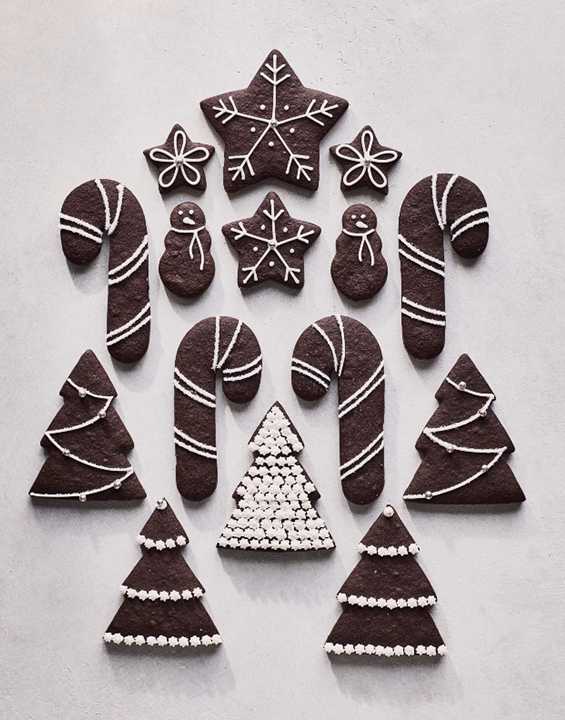 Shop Holiday Bakeware