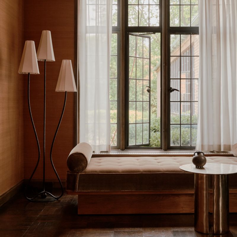 Chaise Lounges & Daybeds