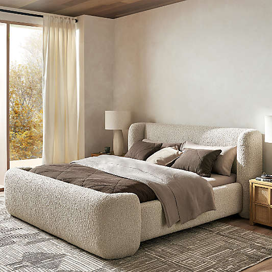 Salone Curved Shelter Upholstered King Bed