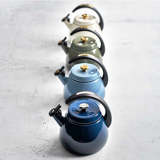 Le Creuset ® Signature Cloche 2.2-Qt. Cream Whistling Tea Kettle