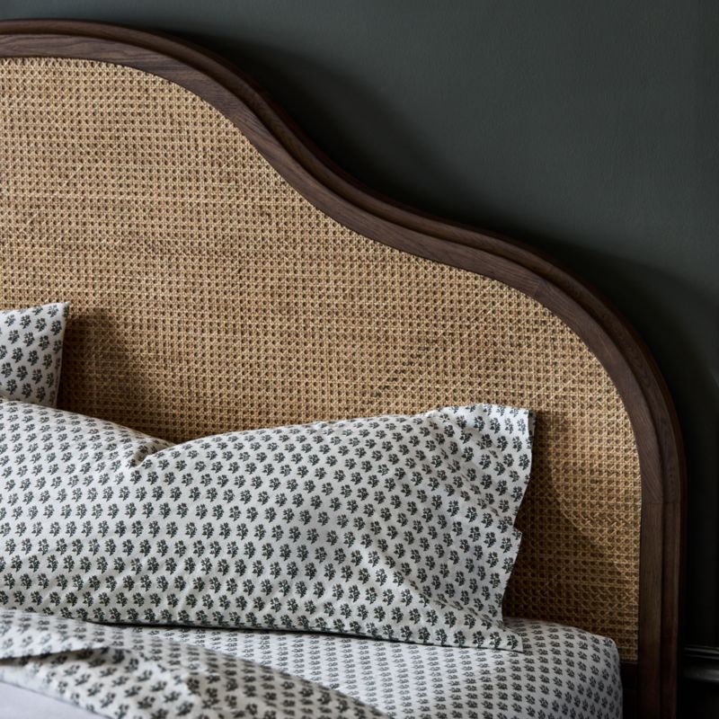 Richmond Cane and Warm Brown Oak Wood Queen Bed - image 4 of 11