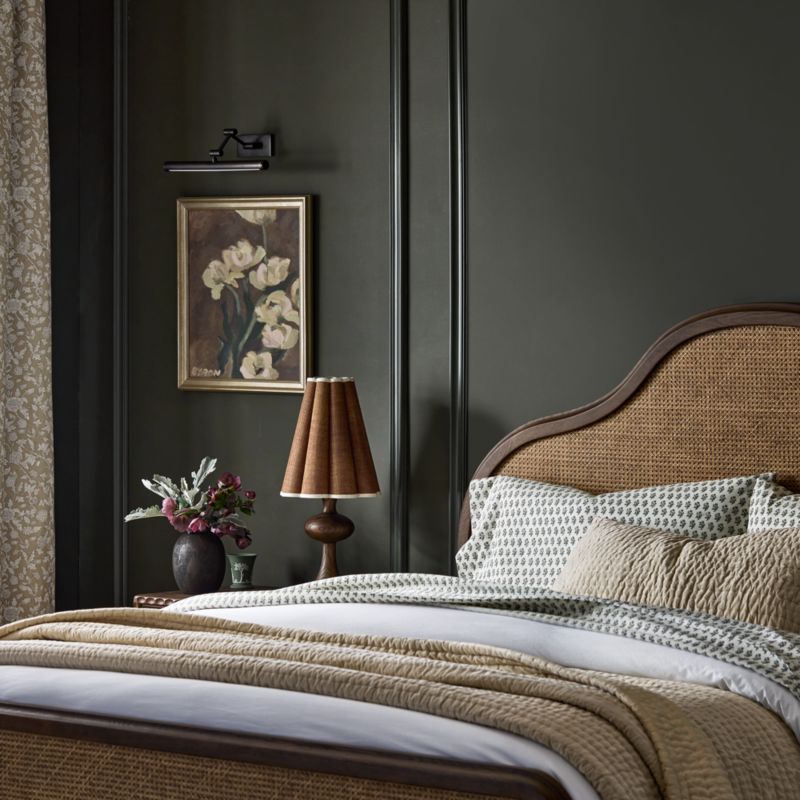 Richmond Cane and Warm Brown Oak Wood Queen Bed - image 3 of 11