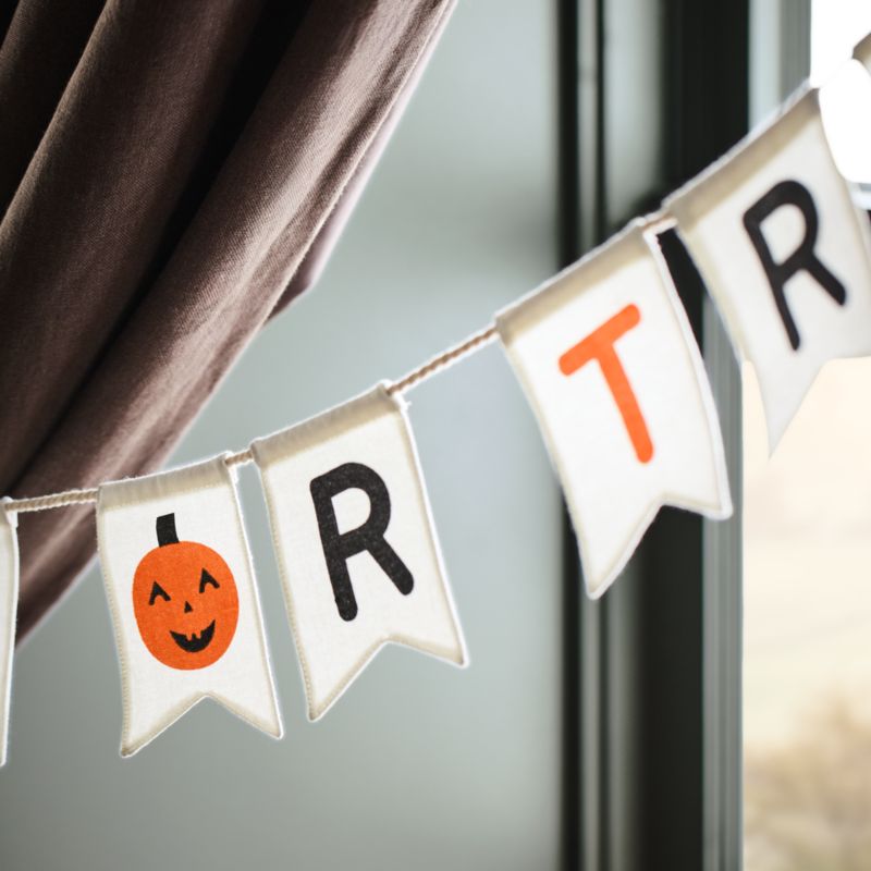 Trick or Treat Kids Halloween Garland by Joan Anderson - image 3 of 7