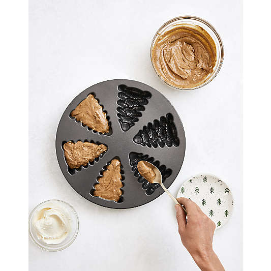 Nordic Ware ® Evergreen Cakelet Pan