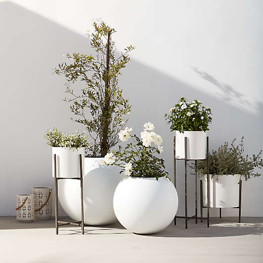 Dundee White Round Indoor/Outdoor Planter with Tall Stand