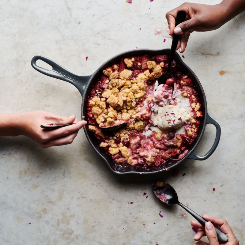 Le Creuset ® Signature 10.25" Graphite Grey Enameled Cast Iron Skillet - image 1 of 3