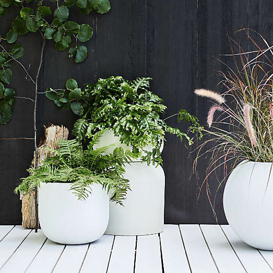 Junio Medium White Planter 17.5"