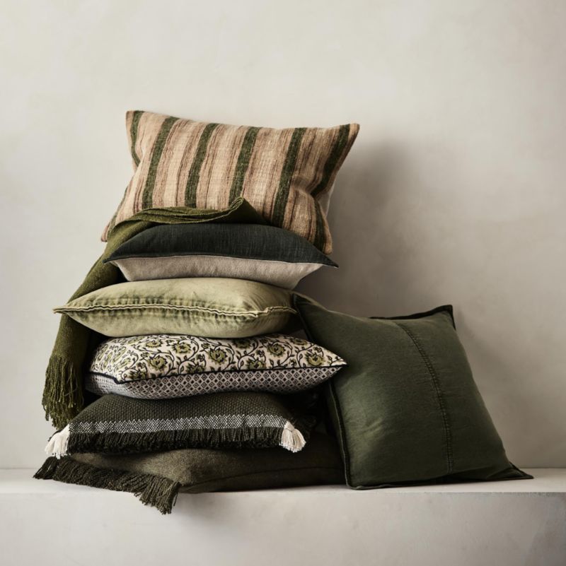 Throw Pillow Arrangements