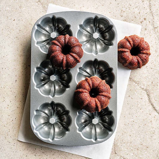 Nordic Ware ® Anniversary Bundtlette ® Pan