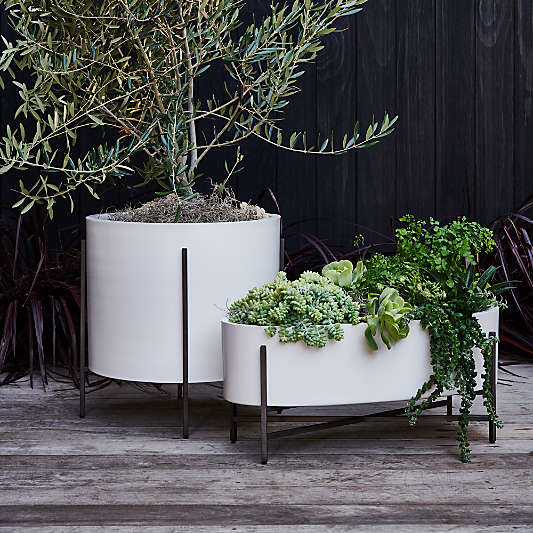 Dundee Indoor/Outdoor Low White Planter with Stand