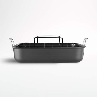 Covered roasting outlet pan with rack