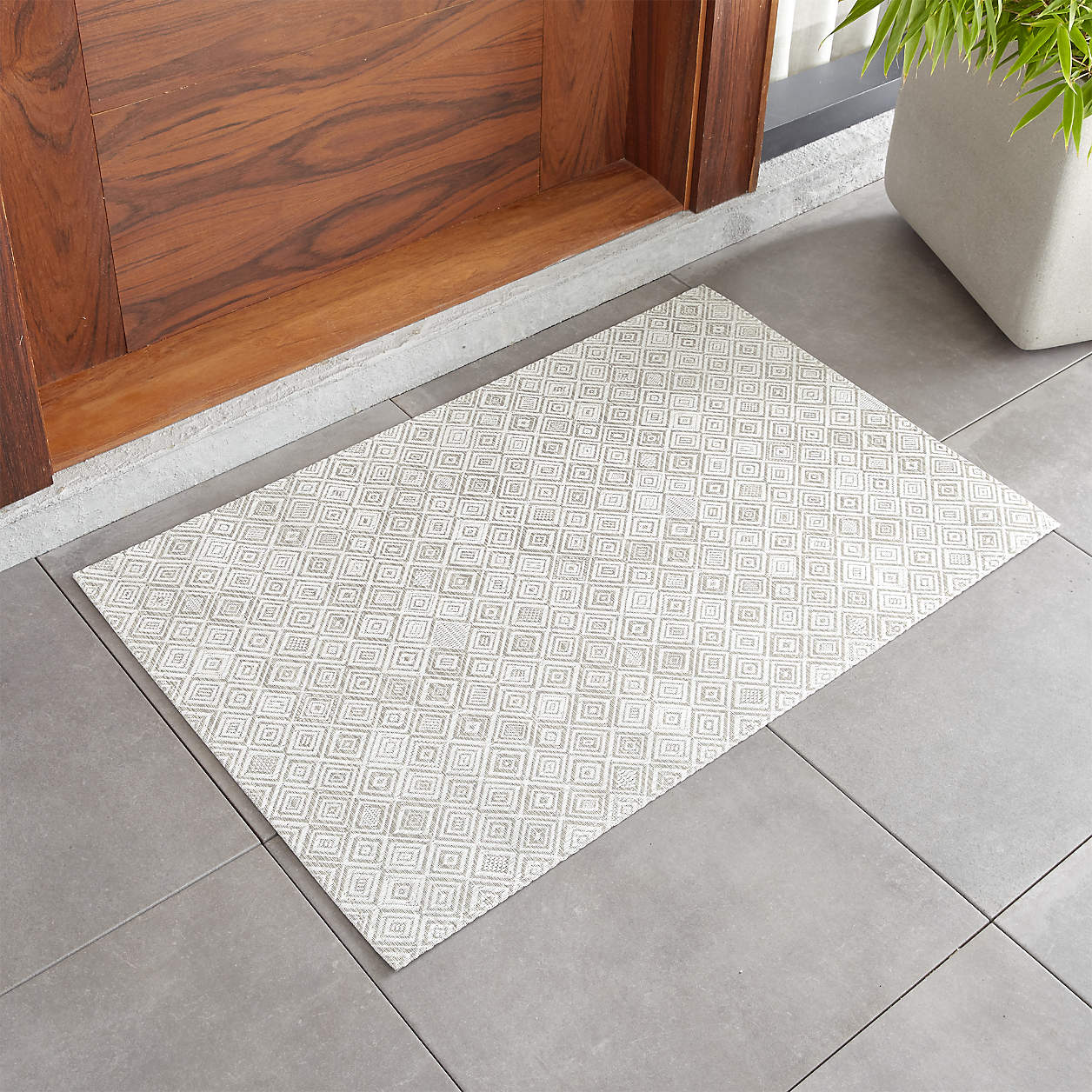 Chilewich Mosaic Grey Woven Indoor/Outdoor Floormat 23"x36" + Reviews