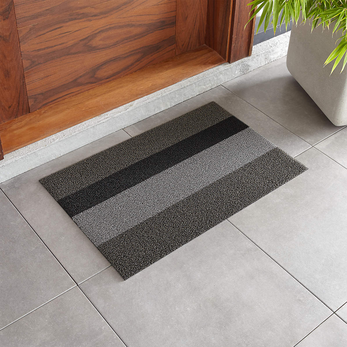 Chilewich Thatch Floor Mat in Dove - Grounded