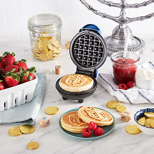 Dash ® Dreidel Mini Waffle Maker