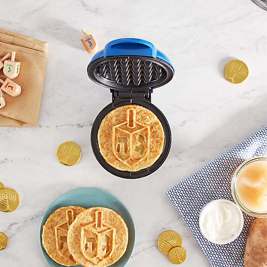 Dash ® Dreidel Mini Waffle Maker