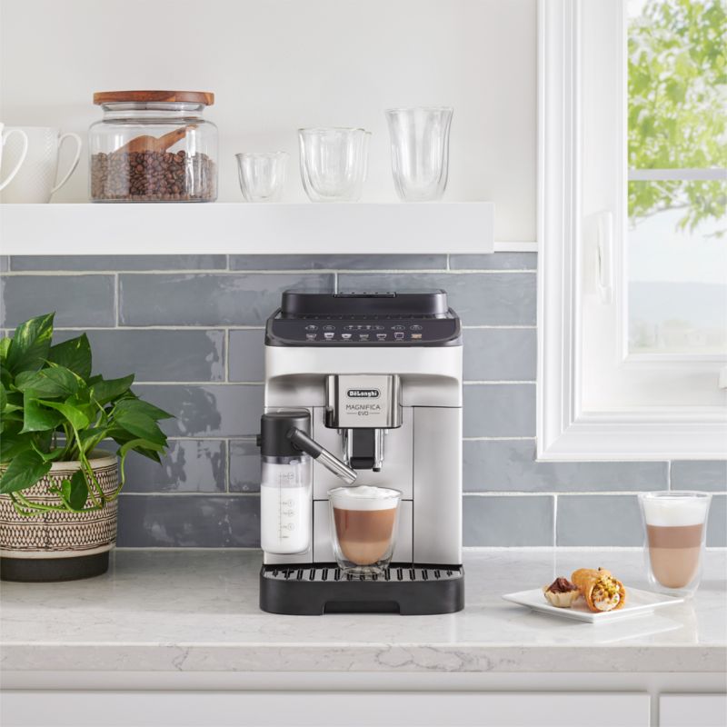 De'Longhi ® Magnifica Evo with LatteCrema ™ Automatic Coffee and Espresso Machine - image 3 of 9