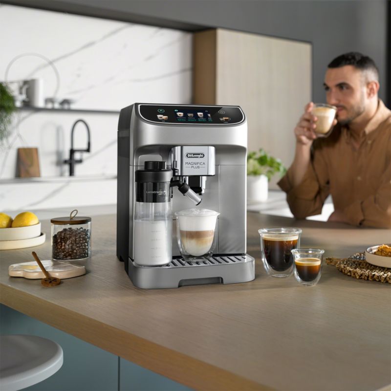 De'Longhi ® Magnifica Plus with LatteCrema ™ Automatic Coffee and Espresso Machine - image 3 of 10