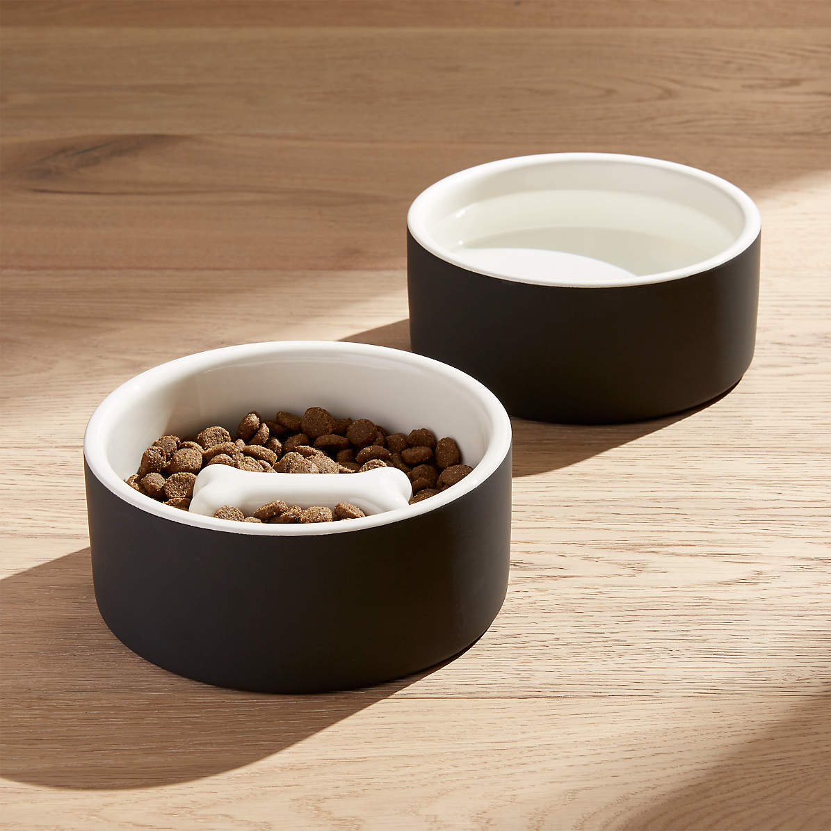 Ceramic dog bowl – black