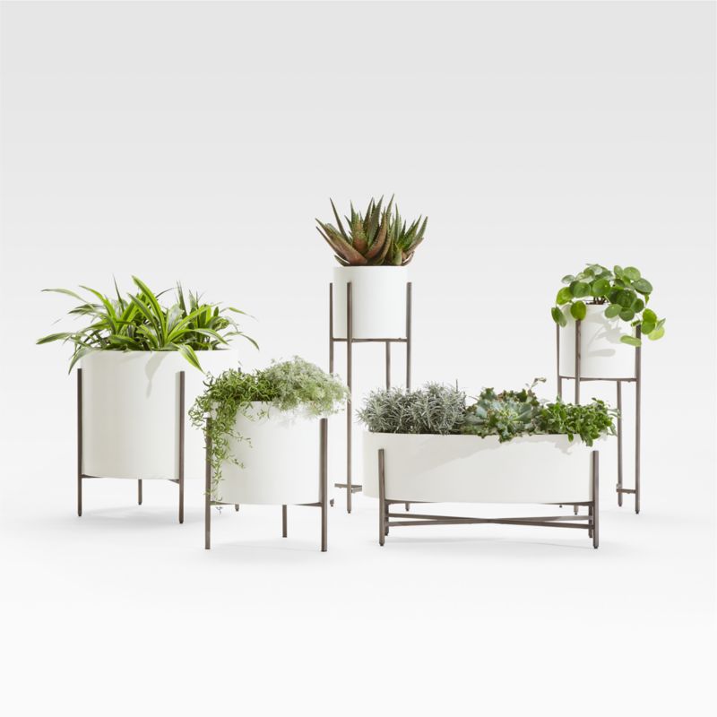 Dundee Indoor/Outdoor Low White Planter with Stand