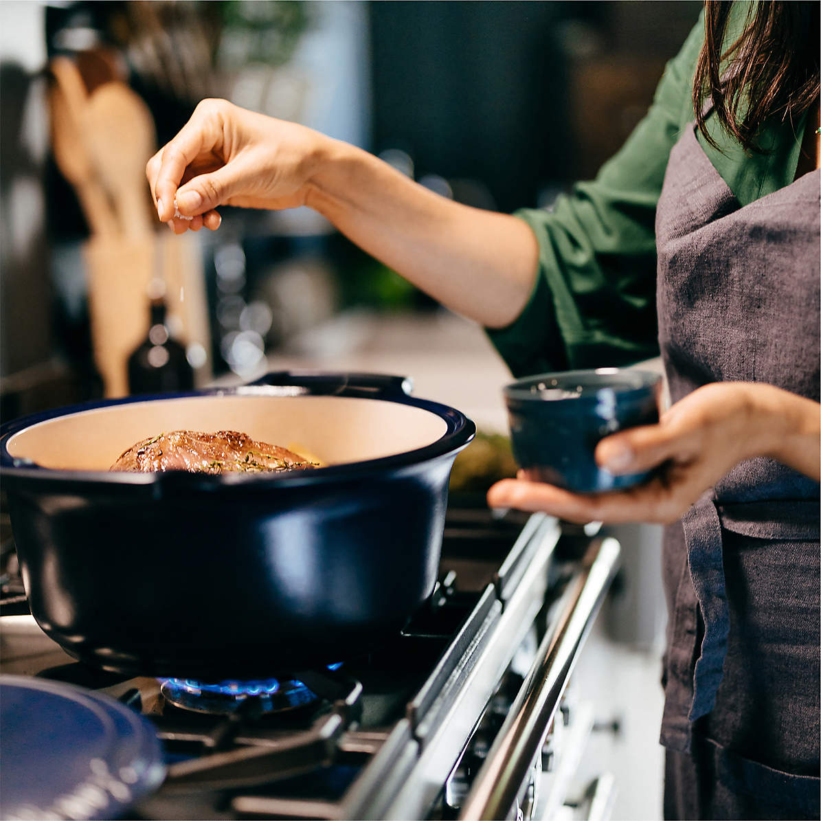 Emile Henry 4-Qt. Blue Round Ceramic Dutch Oven Stewpot Cocotte