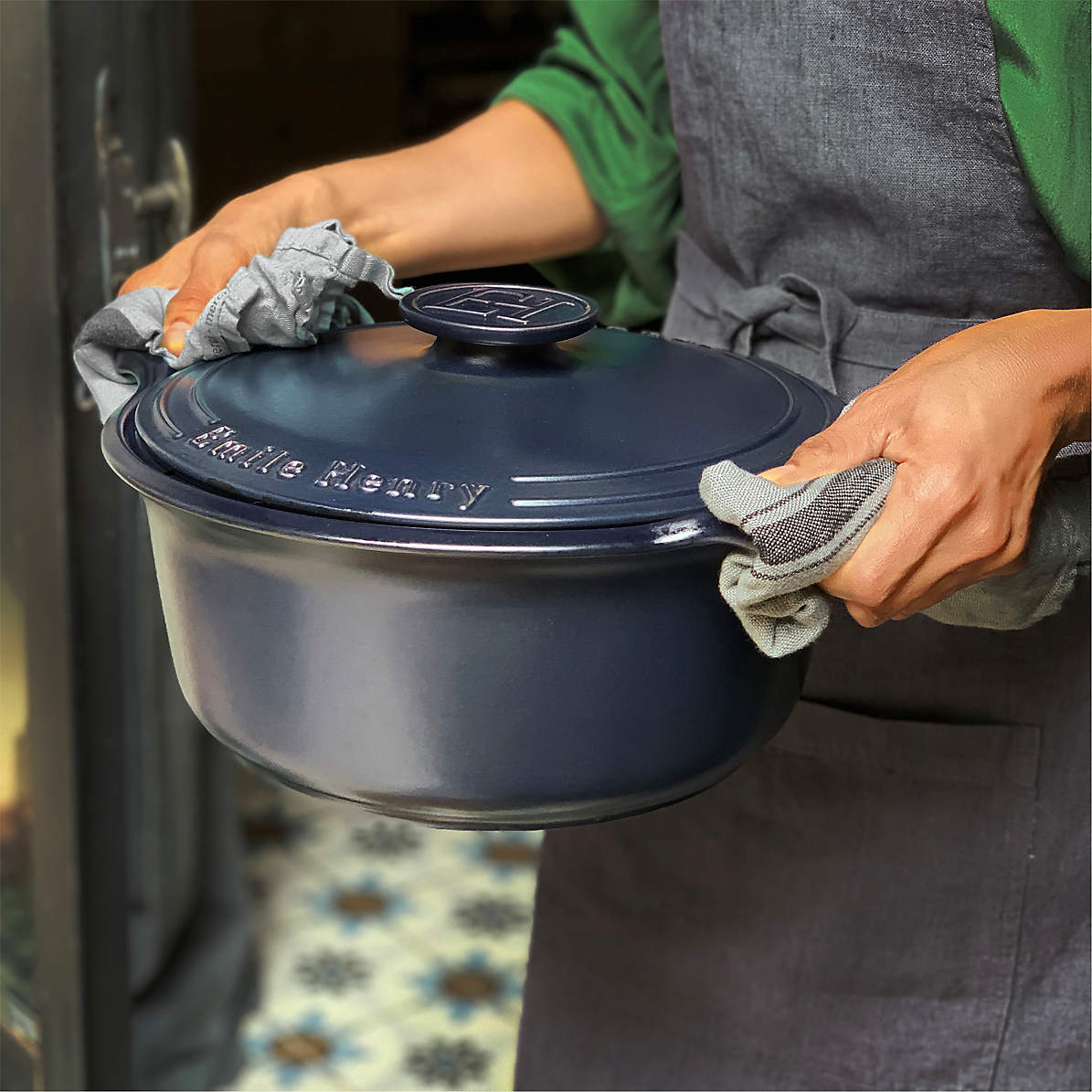 Emile Henry 4-Qt. Blue Round Ceramic Dutch Oven Stewpot Cocotte