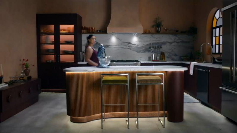 Play KitchenAid® Artisan® Plus Design Series Luminaire 5-Quart Tilt-Head Stand Mixer - video 1 of 1