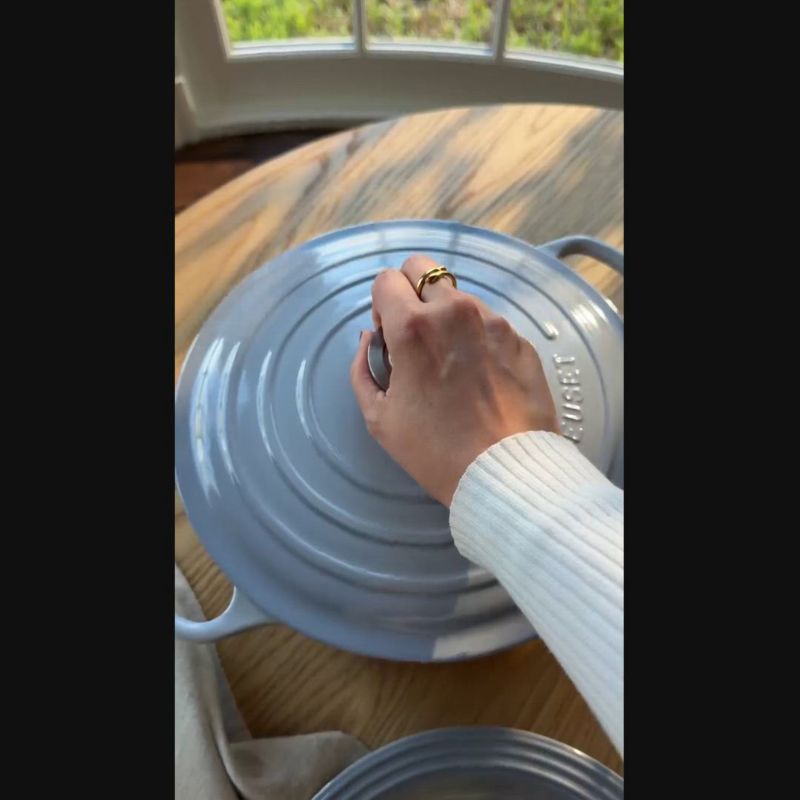 Play Le Creuset ® Chateau Stoneware Dinner Plates, Set of 4 - video 2 of 3