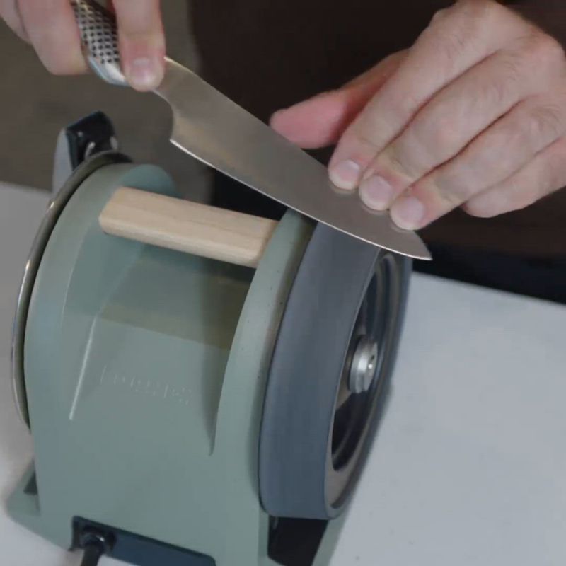 Play Tormek T-1 Carbon Black Knife Sharpener - video 1 of 2