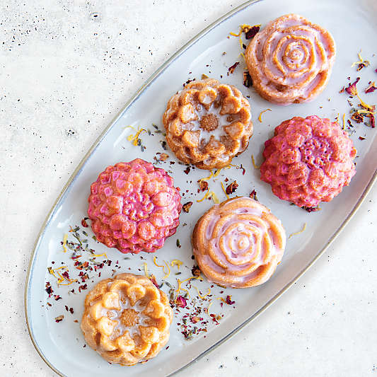 Nordic Ware ® Floral Cakelet Pan