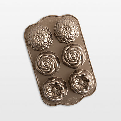 View Nordic Ware ® Floral Cakelet Pan details