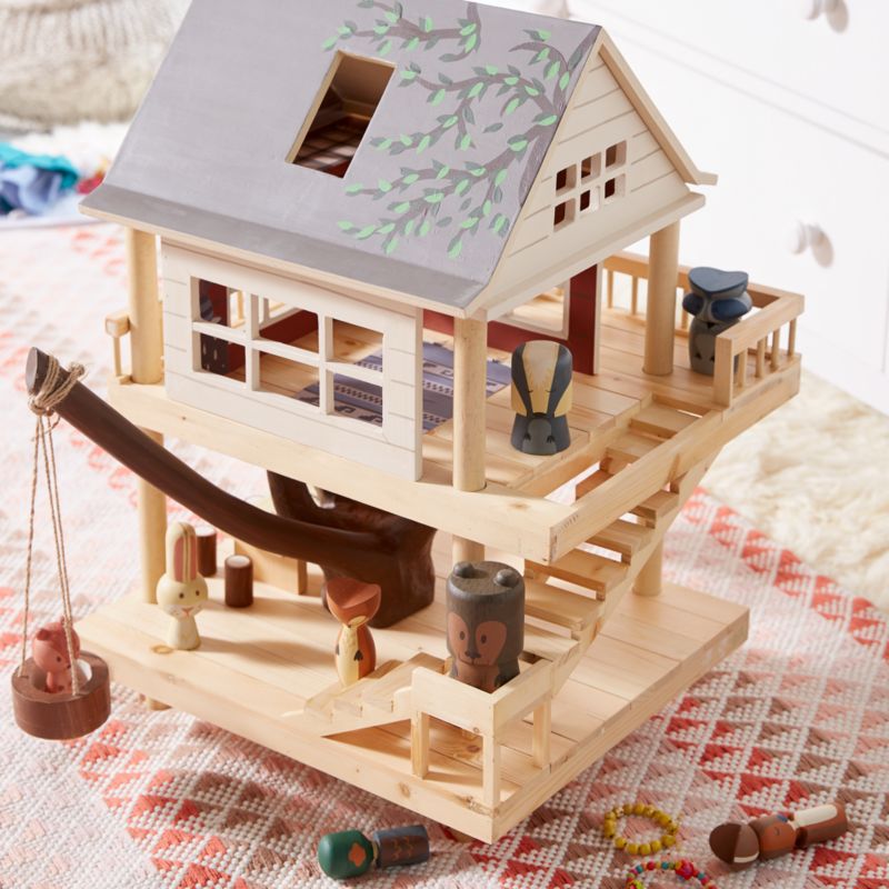 Treehouse Play Set and Wooden Forest Animals