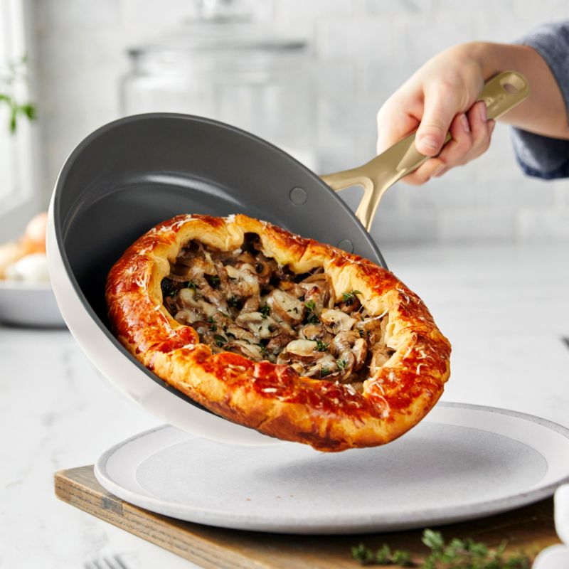 GreenPan ™ GP5 Rainforest Green Ceramic Non-Stick 2-Piece Fry Pan Set with Champagne Handles