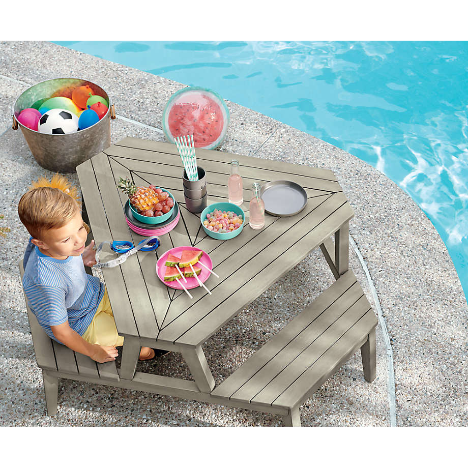 Crate and store kids water table