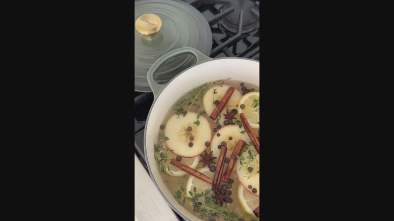 Play Le Creuset ® 5.5-Qt. Thyme Round Dutch Oven - video 4 of 5