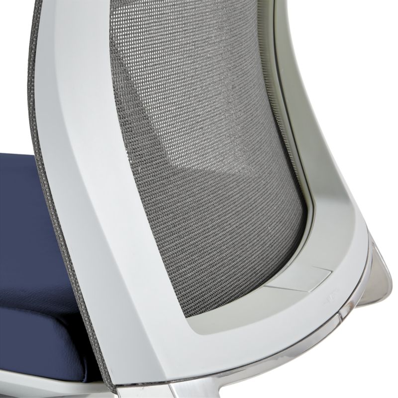 Haworth® Very® Mesh Pacific Desk Chair - image 4 of 7