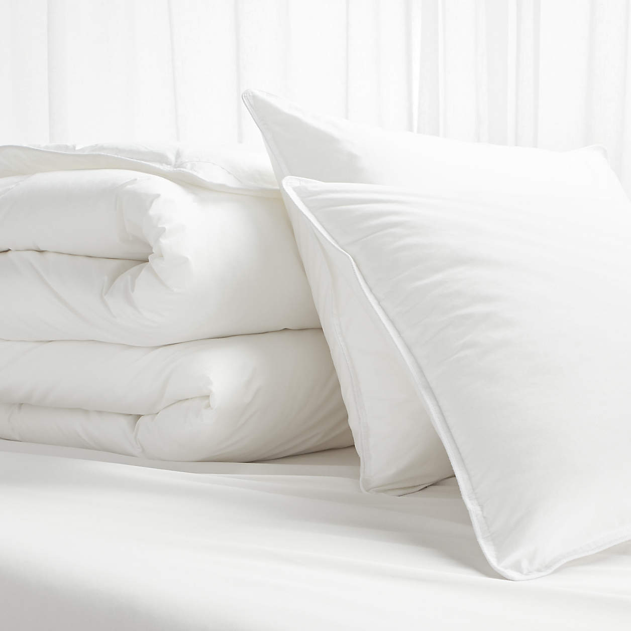 Basic King Medium Hypoallergenic Bedding Set