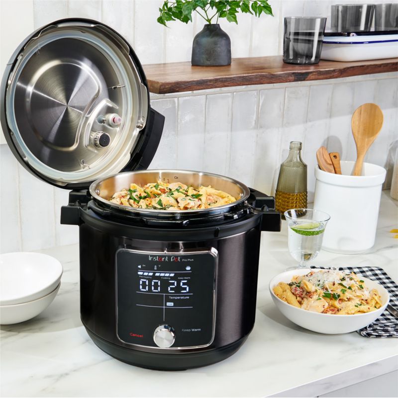 Instant Pot® Pro™ 6-quart Multi-Use Pressure Cooker